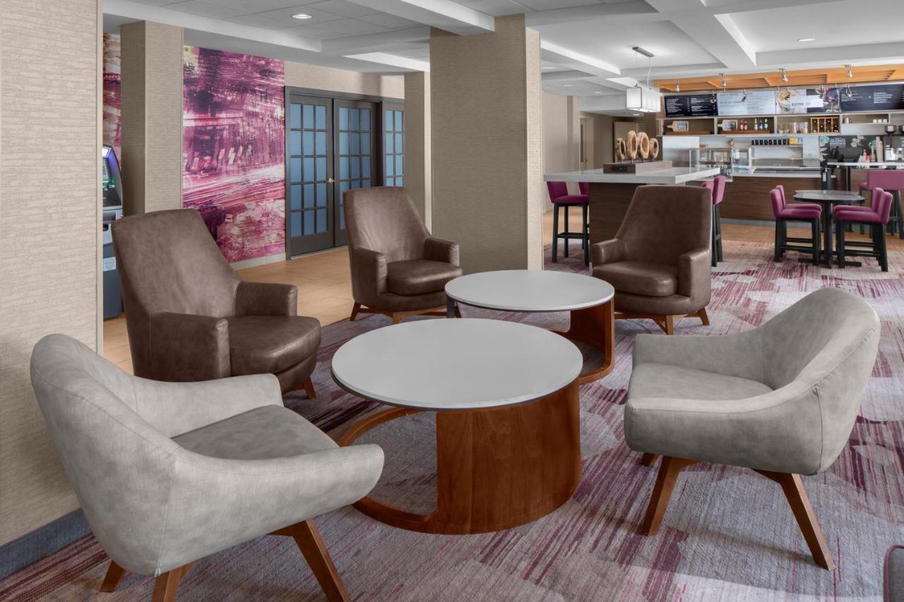 Courtyard Detroit Brighton Hotel Bagian luar foto