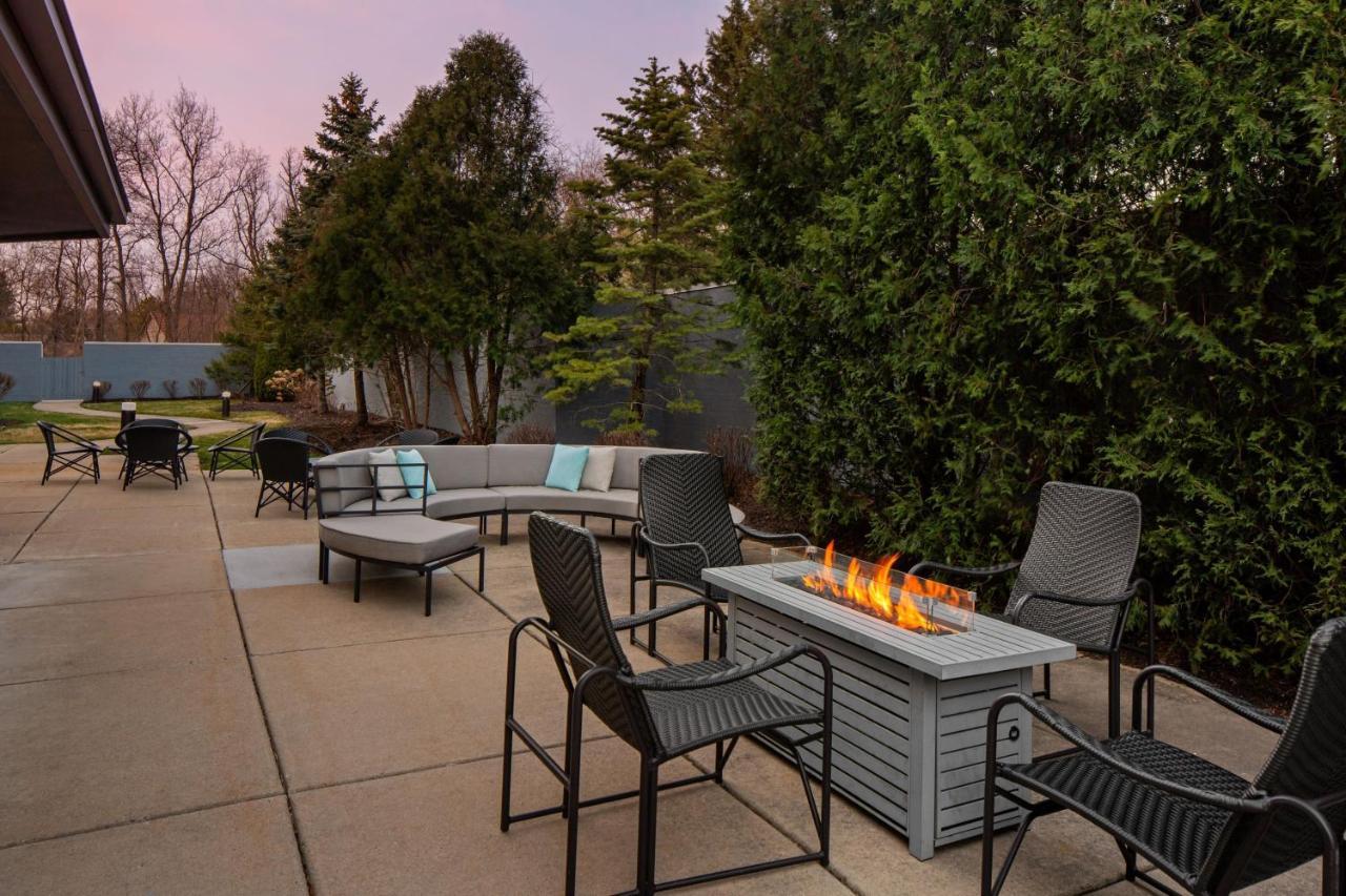 Courtyard Detroit Brighton Hotel Bagian luar foto