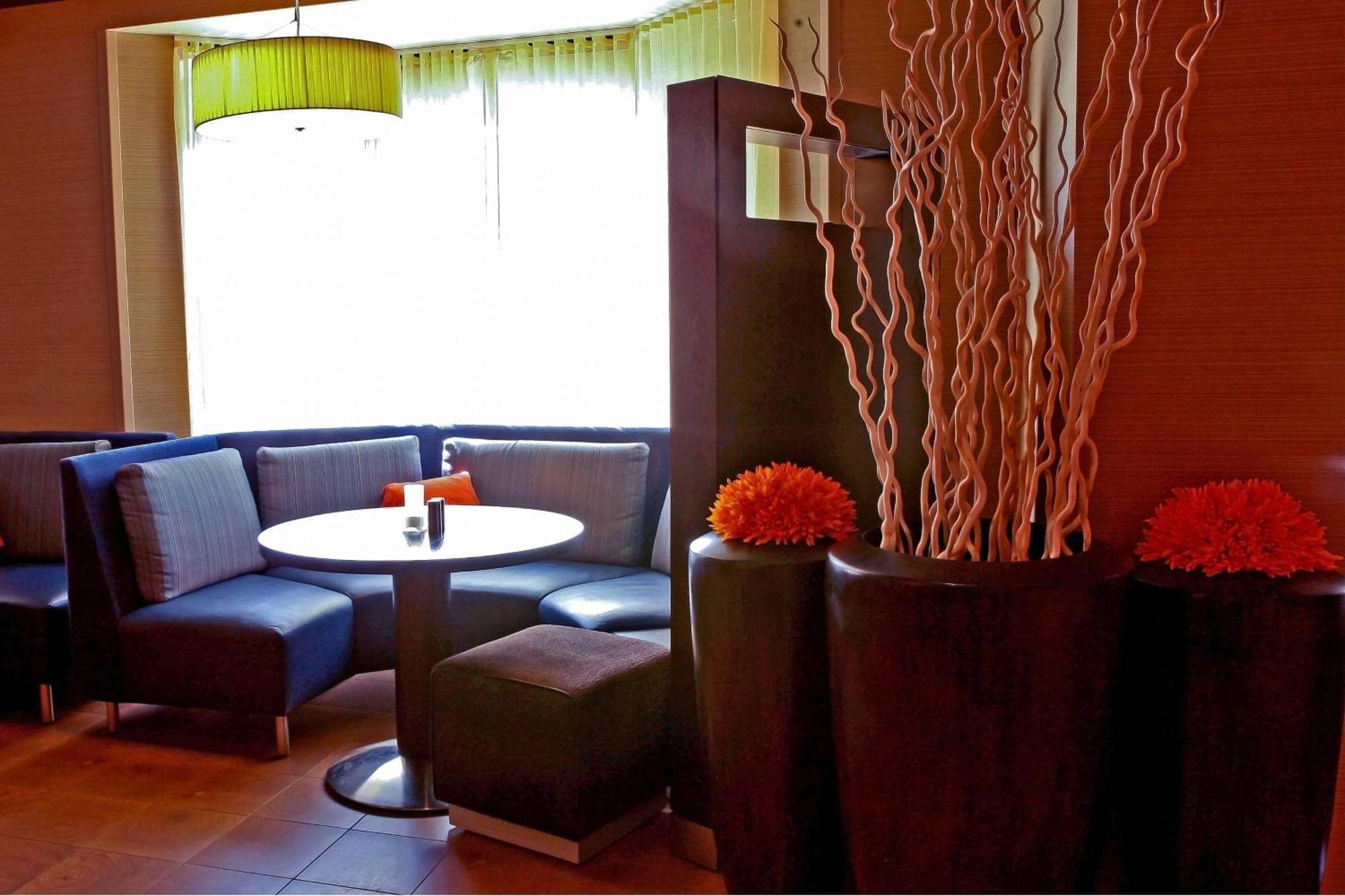 Courtyard Detroit Brighton Hotel Bagian luar foto