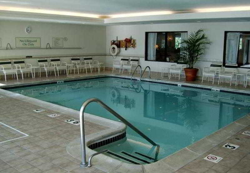 Courtyard Detroit Brighton Hotel Bagian luar foto